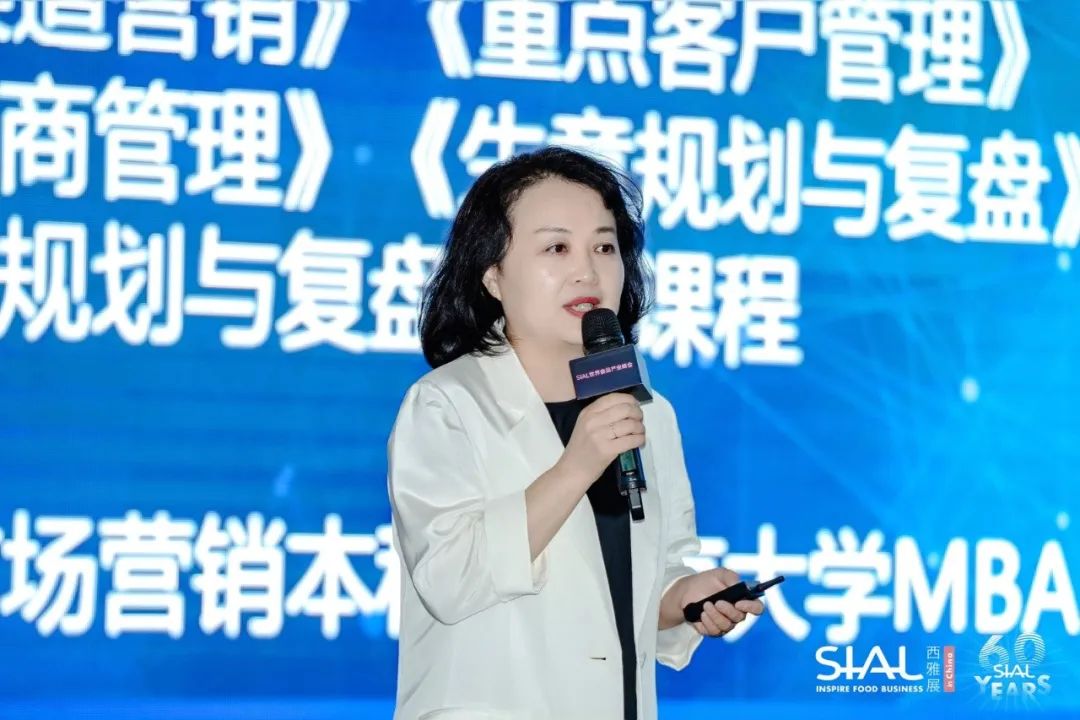 快消行業(yè)金牌培訓師，原快消行業(yè)世界500強品牌方業(yè)務(wù)高管王曉莉